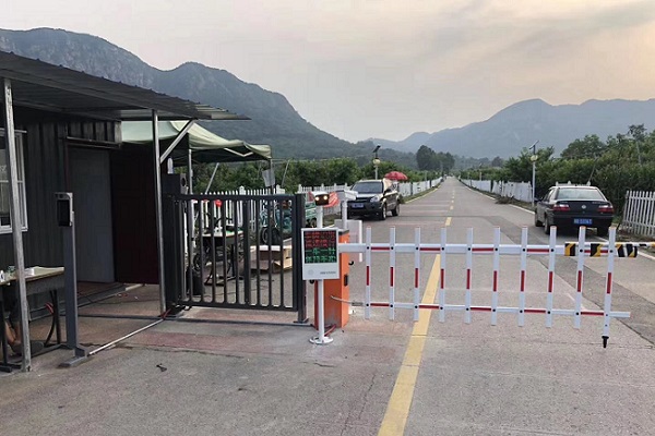 北京順義新村人臉設(shè)別廣告門(mén)和車(chē)牌識(shí)別道閘系統(tǒng)